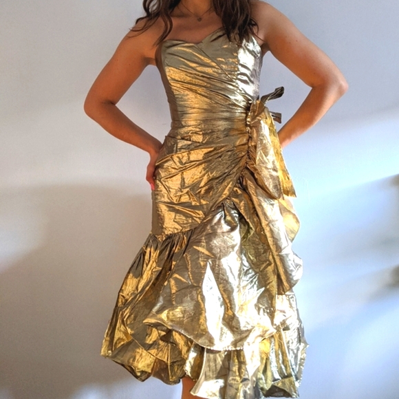 1970’s Hollywood Glam Dress w Ruching & Side Bow - Picture 3 of 6